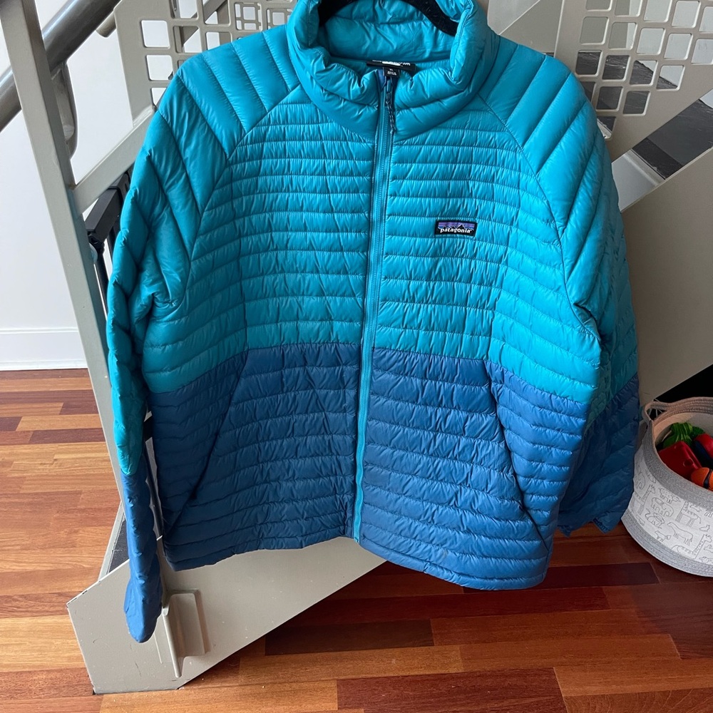 Patagonia Blue Puffer Jacket Gradient Design